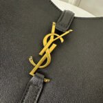 LE 5 À 7 HANDBAG 22 IN BLACK CALFSKIN - Image 8