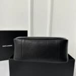 LE 5 À 7 HANDBAG 22 IN BLACK CALFSKIN - Image 6