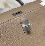 KELLY 28CM IN ETOUPE EPSOM CALFSKIN SLIVER HARDWARE - Image 6