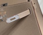 KELLY 28CM IN ETOUPE EPSOM CALFSKIN SLIVER HARDWARE - Image 16