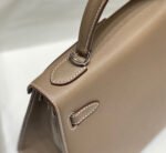 KELLY 28CM IN ETOUPE EPSOM CALFSKIN SLIVER HARDWARE - Image 18