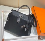 KELLY 28CM IN NOIR EPSOM CALFSKIN SILVER HARDWARE - Image 11