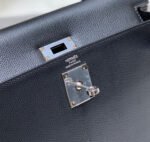 KELLY 28CM IN NOIR EPSOM CALFSKIN SILVER HARDWARE - Image 7