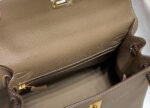 KELLY 25CM IN ETOUPE EPSOM CALFSKIN GOLD HARDWARE - Image 8