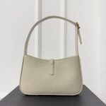 LE 5 À 7 HANDBAG 24 IN SNAKE PATTERN WHITE CALFSKIN - Image 12