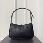 LE 5 À 7 HANDBAG 24 IN SNAKE PATTERN BLACK CALFSKIN - Image 12