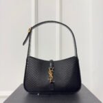 LE 5 À 7 HANDBAG 24 IN SNAKE PATTERN BLACK CALFSKIN - Image 10