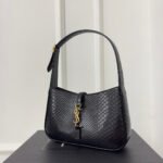 LE 5 À 7 HANDBAG 24 IN SNAKE PATTERN BLACK CALFSKIN - Image 11