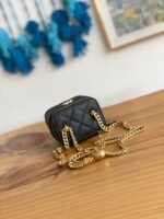 CC MINI 10 VANITY IN BLACK CALFSKIN GOLD HARDWARE - Image 11