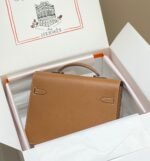 KELLY DEPECHES 34 BRIEFCASE IN GOLD TOGO CALFSKIN SILVER HARDWARE - Image 14