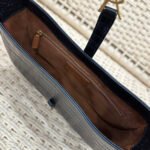 LE 5 À 7 BAG 24 BLACK CALFSKIN HOBO - Image 7