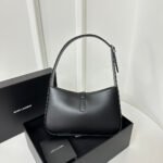 LE 5 À 7 BAG 24 BLACK CALFSKIN WITH SILVER LOGO - Image 3