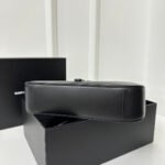 LE 5 À 7 BAG 24 BLACK CALFSKIN WITH SILVER LOGO - Image 5