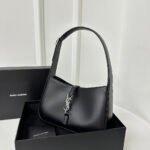 LE 5 À 7 BAG 24 BLACK CALFSKIN WITH SILVER LOGO - Image 11