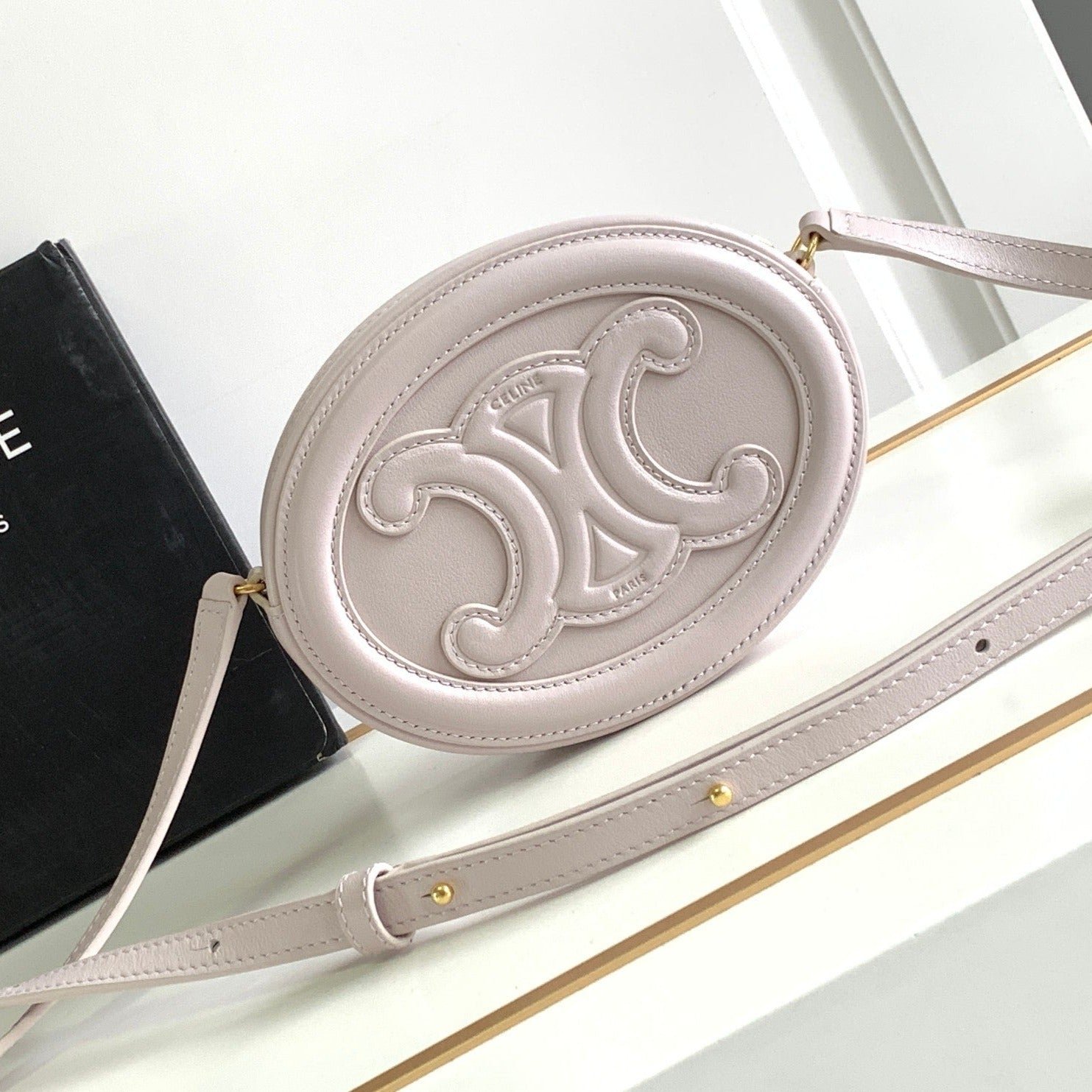 20230522_a1684745725290_6426_jpg SMOOTH CALFSKIN 16 OVAL WHITE BAG - Image 1