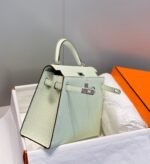 KELLY 25CM IN VERT FIZZ SWIFT CALFSKIN SILVER HARDWARE - Image 2