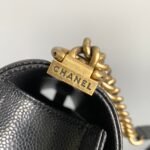 SMALL BOY BAG 20 IN BLACK LAMBSKIN GOLD HARDWARE - Image 16