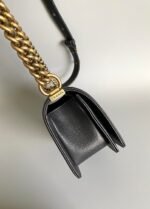 SMALL BOY BAG 20 IN BLACK LAMBSKIN GOLD HARDWARE - Image 18