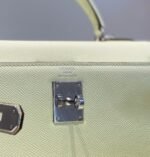 KELLY 28CM IN VERT FIZZ SWIFT CALFSKIN SILVER HARDWARE - Image 6