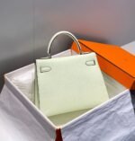KELLY 28CM IN VERT FIZZ SWIFT CALFSKIN SILVER HARDWARE - Image 3