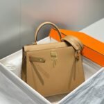 KELLY 28CM IN CHAI EPSOM CALFSKIN GOLD HARDWARE - Image 3