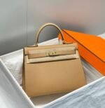 KELLY 28CM IN CHAI EPSOM CALFSKIN GOLD HARDWARE - Image 2