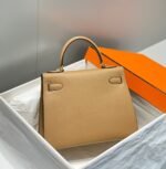 KELLY 28CM IN CHAI EPSOM CALFSKIN GOLD HARDWARE - Image 4