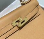 KELLY 28CM IN CHAI EPSOM CALFSKIN GOLD HARDWARE - Image 15