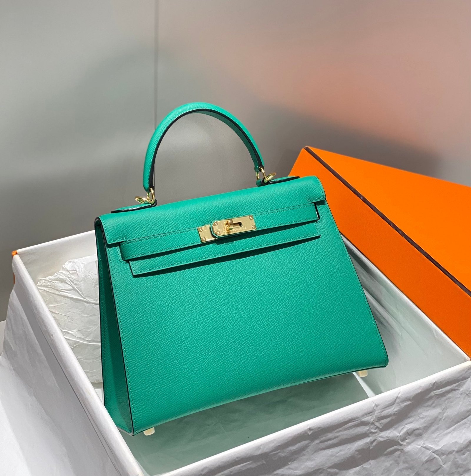 20230812_i1691851074_5231_3_jpg_da0e653b-51e5-44ee-8af8-c0e99081bc12 KELLY 28CM IN VERT VERTIGO EPSOM CALFSKIN GOLD HARDWARE - Image 1