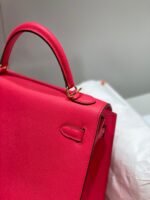 KELLY 28CM IN ROSE TYRIEN SWIFT CALFSKIN GOLD HARDWARE - Image 14