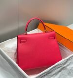 KELLY 28CM IN ROSE TYRIEN SWIFT CALFSKIN GOLD HARDWARE - Image 13