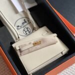 KELLY DESORDRE 20 IN WHITE EPSOM LEATHER WITH GOLD HARDWARE - Image 4