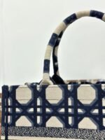 MEDIUM BOOK TOTE 37 BEIGE AND BLUE MACROCANNAGE EMBROIDERY - Image 13