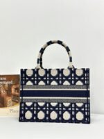 MEDIUM BOOK TOTE 37 BEIGE AND BLUE MACROCANNAGE EMBROIDERY - Image 3