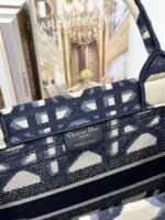 MEDIUM BOOK TOTE 37 BEIGE AND BLUE MACROCANNAGE EMBROIDERY - Image 8