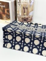 MEDIUM BOOK TOTE 37 BEIGE AND BLUE MACROCANNAGE EMBROIDERY - Image 9