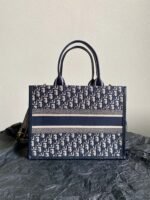 MEDIUM BOOK TOTE 36 BLUE OBLIQUE EMBROIDERY - Image 12