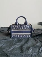 MINI BOOK TOTE 21 BLUE OBLIQUE EMBROIDERY - Image 3