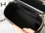 CHANEL 25S VANITY BAG 17 CM IN BLACK LAMBSKIN WITH PEARL STRAP - Image 9