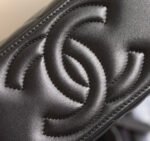 CHANEL 25S VANITY BAG 17 CM IN BLACK LAMBSKIN WITH PEARL STRAP - Image 15