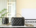CHANEL 25S VANITY BAG 17 CM IN BLACK LAMBSKIN WITH PEARL STRAP - Image 14
