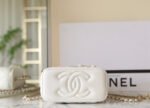CHANEL 25S VANITY BAG 17 CM IN WHITE LAMBSKIN WITH PEARL STRAP - Image 7