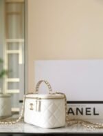 CHANEL 25S VANITY BAG 17 CM IN WHITE LAMBSKIN WITH PEARL STRAP - Image 3