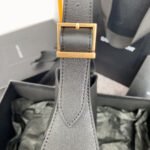 LE 5 À 7 SMALL SUPPLE 23 IN GRAY LAMBSKIN GOLD BUCKLE - Image 4