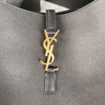 LE 5 À 7 SMALL SUPPLE 23 IN GRAY LAMBSKIN GOLD BUCKLE - Image 9