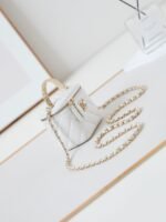 CHANEL 25S MINI VANITY BAG 11 CM IN WHITE LAMBSKIN WITH CRYSTAL-EMBELLISHED CC LOGO - Image 13