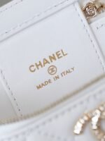 CHANEL 25S MINI VANITY BAG 11 CM IN WHITE LAMBSKIN WITH CRYSTAL-EMBELLISHED CC LOGO - Image 9