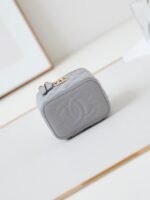 CHANEL 25S MINI VANITY BAG 11 CM IN GREY LAMBSKIN WITH CRYSTAL-EMBELLISHED CC LOGO - Image 14