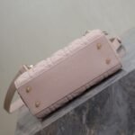 MEDIUM LADY BAG 20 IN BABY PINK QUILTED MACROCANNAGE CALFSKIN SWAMP YELLOW STRAP - Image 16