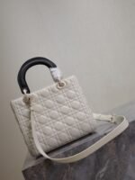 MEDIUM LADY BAG 24 IN WHITE QUILTED MACROCANNAGE CALFSKIN BLACK STRAP - Image 15